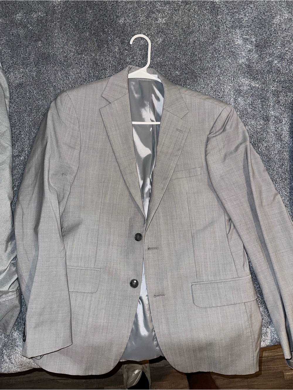 Classic Men's Light Gray Suit